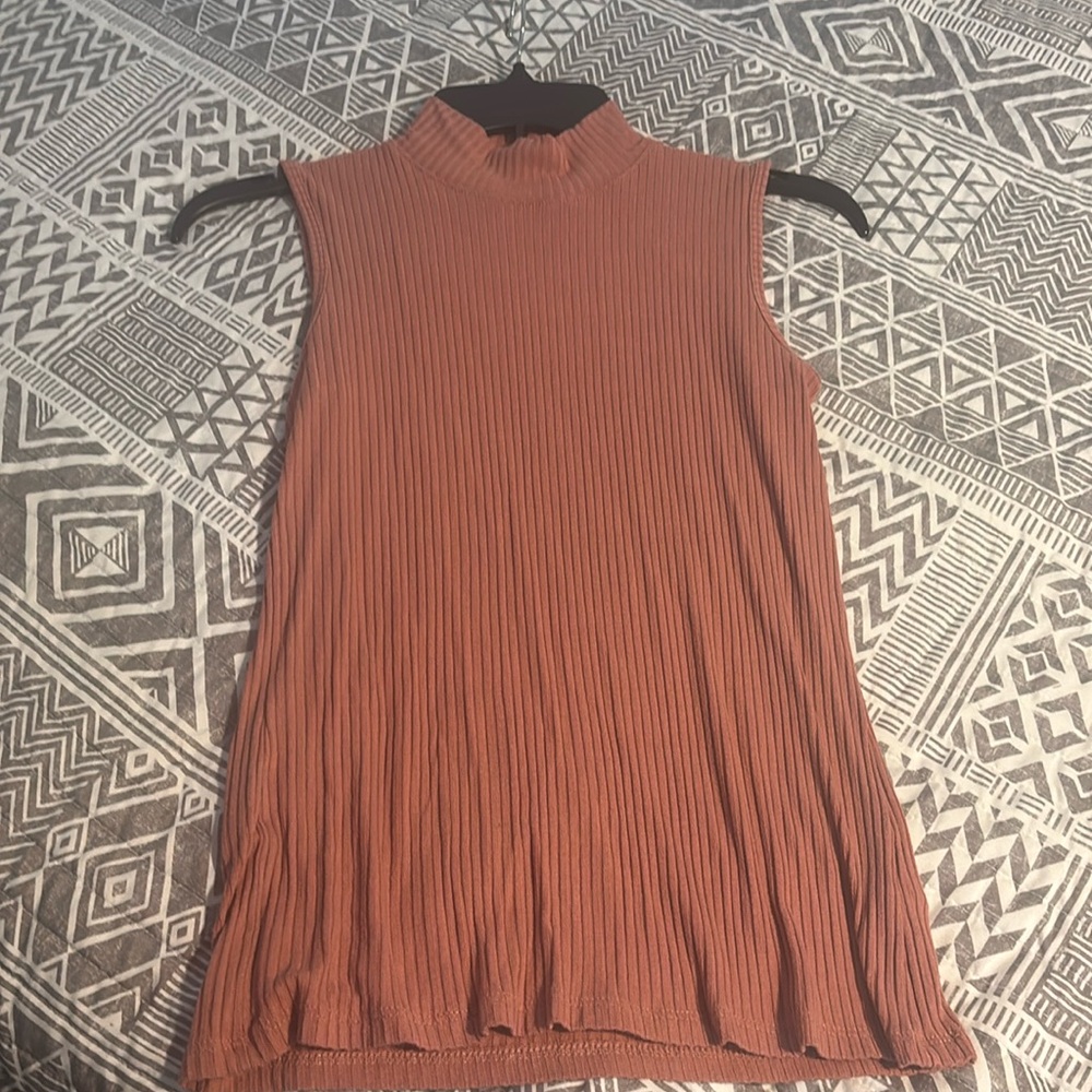 Sleeveless rib shirt